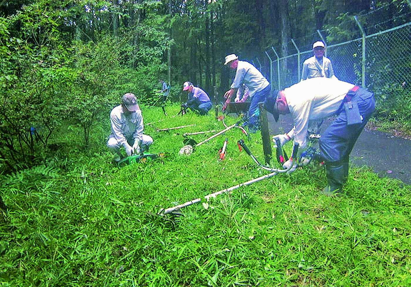 加治丘陵につつじを植え戻す会：作業前の機器の点検
