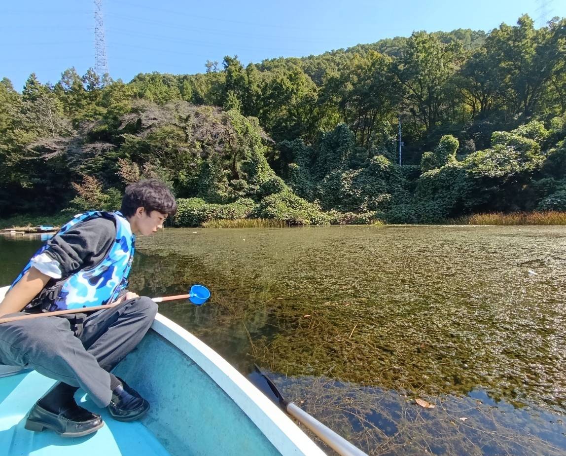 学校法人智香寺学園 正智深谷高等学校 生物研究会：生物採集をしている時の風景
