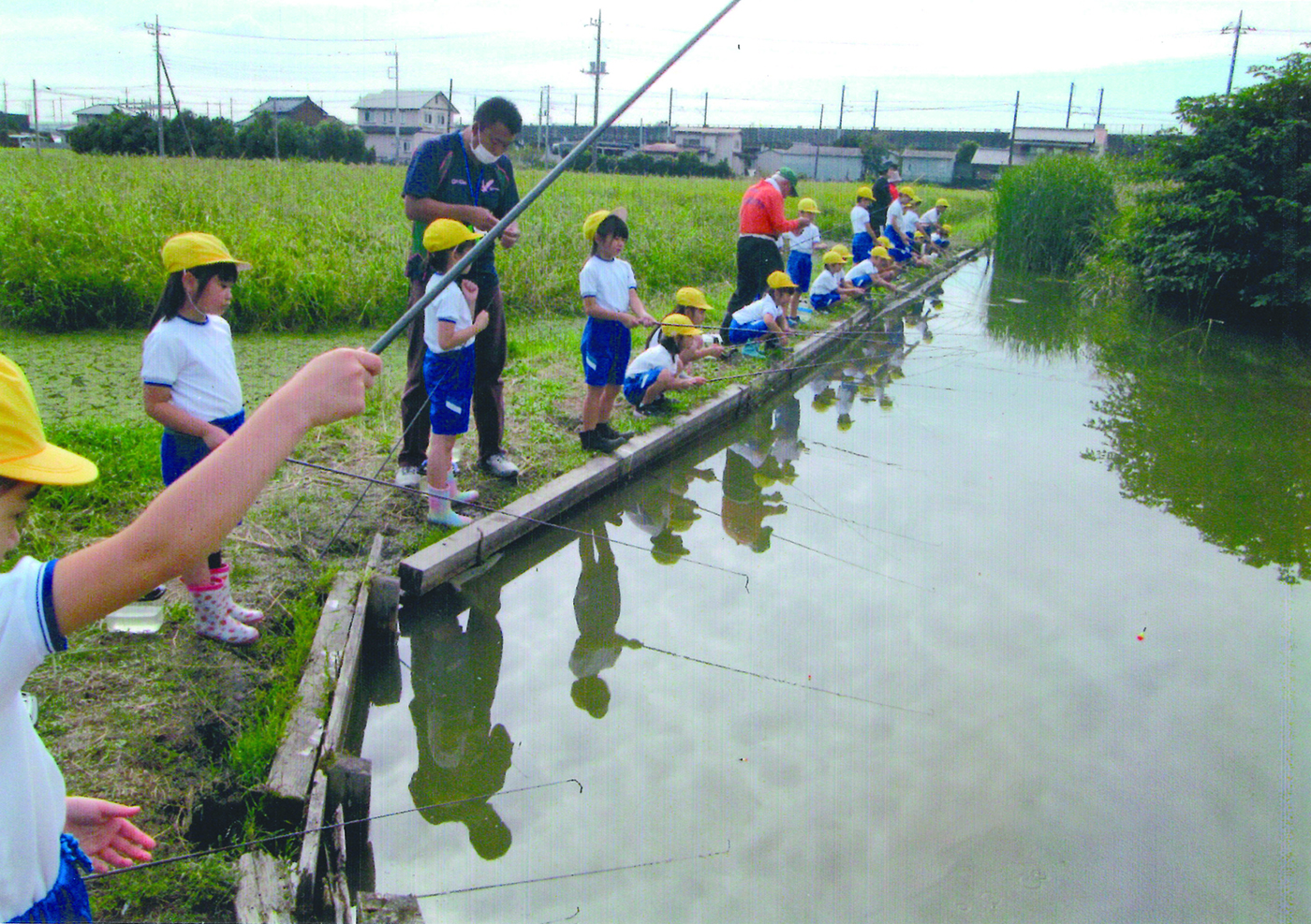 NPO法人 ふるさと創生クラブ：西小1・2年生 自然観察会魚つり